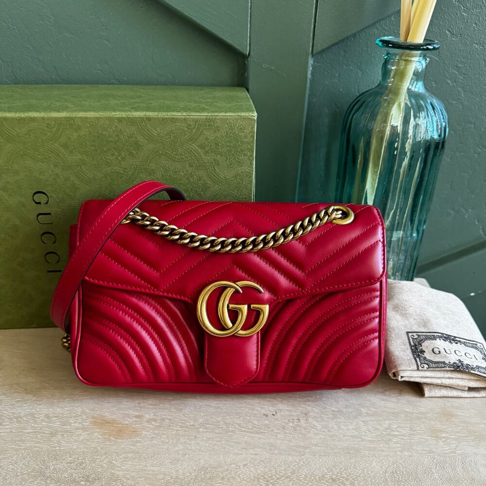 145 EUC GUCCI SMALL MARMONT FLAP HIBISCUS RED